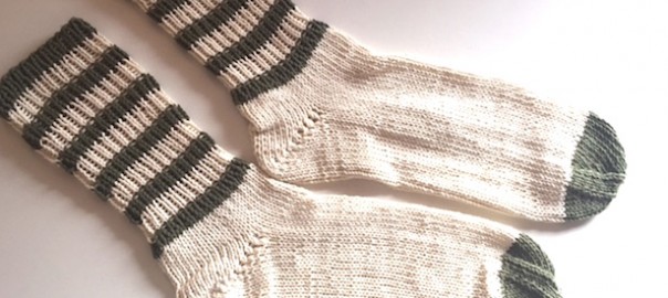 Reste verwerten mit gestrickten Ringel-Socken aus Baumwolle-Gemisch – Anleitung